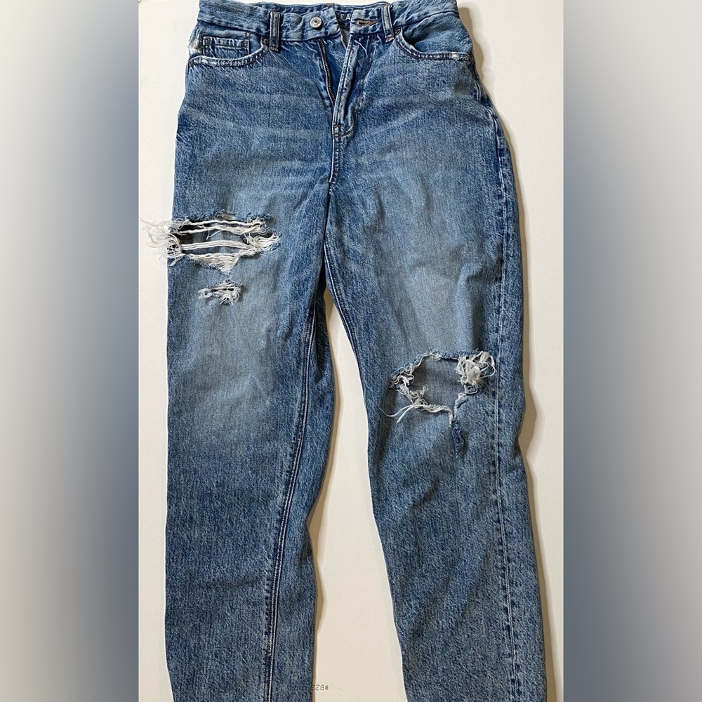 American Eagle Ripped Denim mom curvy Jeans size 2 regular